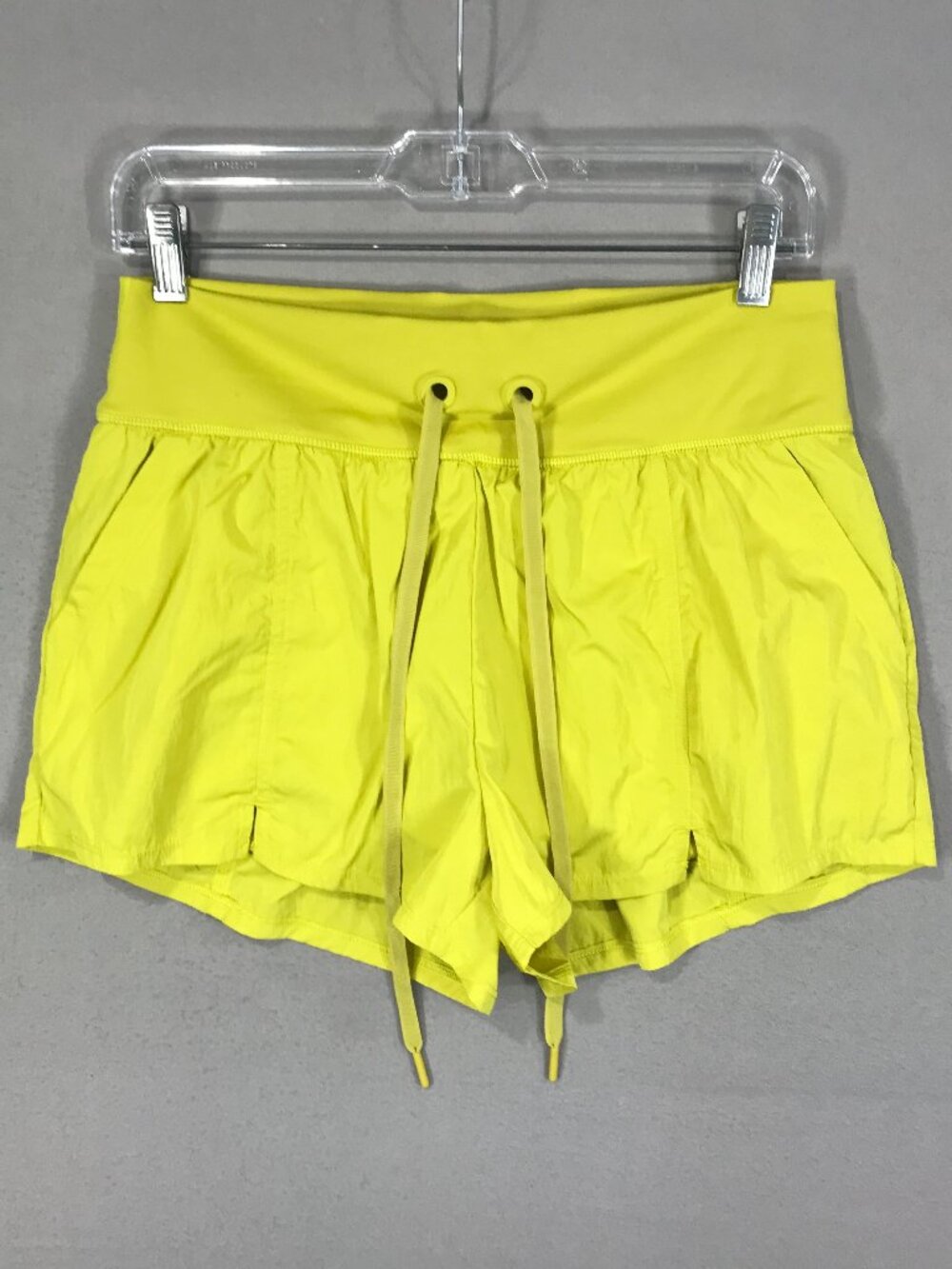 Offline by Aerie Hugger Shorts Women's Medium Yellow Pull On Drawstring Athletic